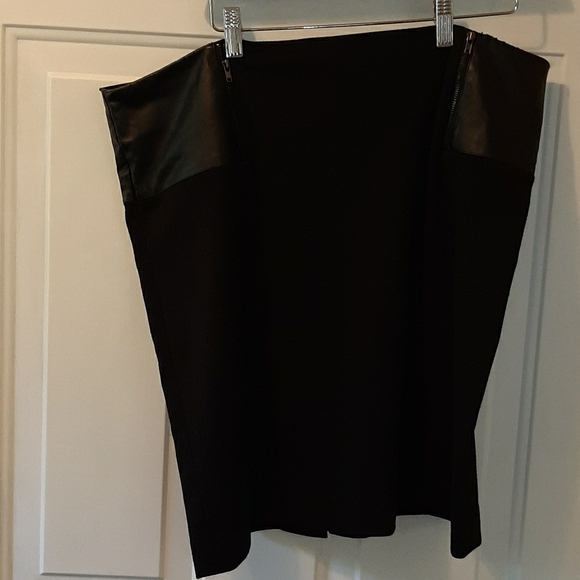 Ladies Calvin Klein black skirt with faux … - Picture 1 of 8